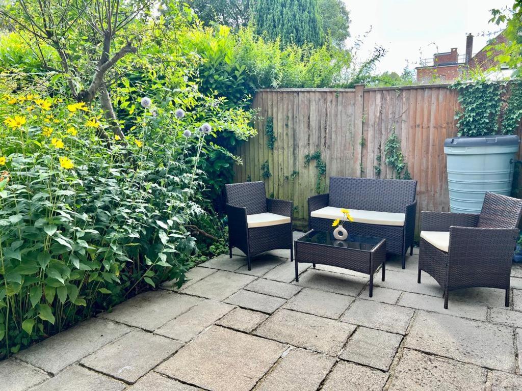 Family Home In Hampshire - Sleeps Up To 9 People With 3 Parking Spaces Winchester Eksteriør bilde