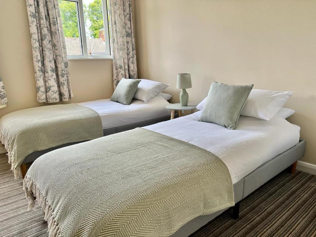 Family Home In Hampshire - Sleeps Up To 9 People With 3 Parking Spaces Winchester Eksteriør bilde