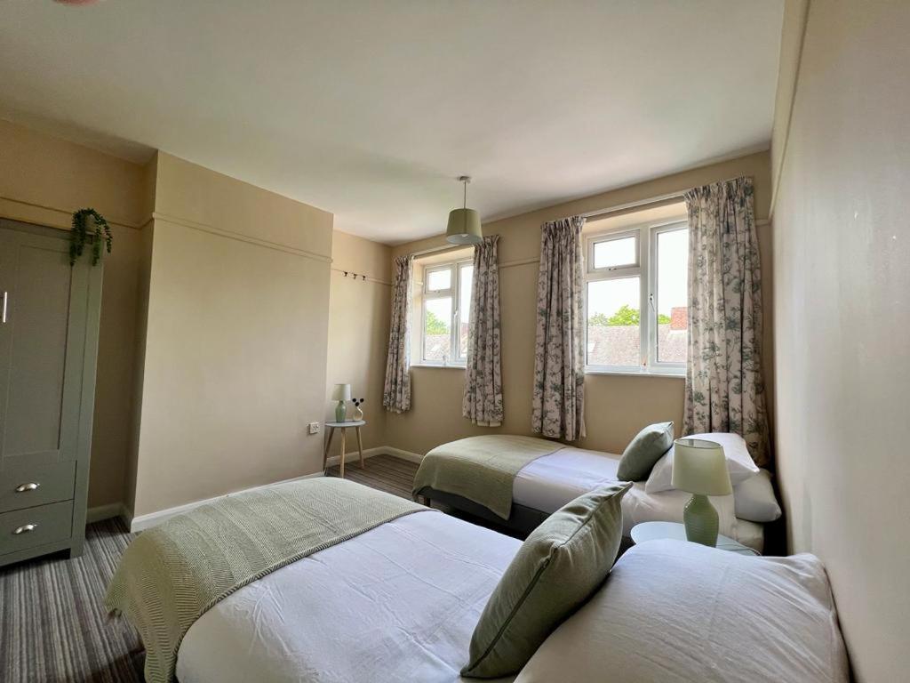 Family Home In Hampshire - Sleeps Up To 9 People With 3 Parking Spaces Winchester Eksteriør bilde